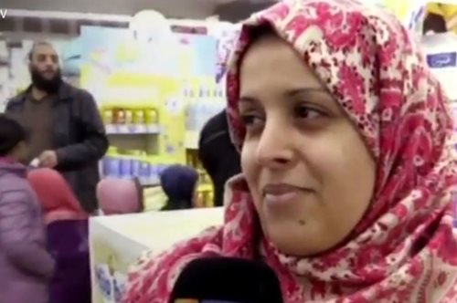 «Όποιος δεν δέρνει δεν είναι αρκετά άνδρας». Αλγερινή προκαλεί αντιδράσεις. Δείτε το βίντεο 