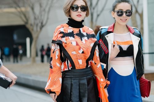 Τα πιο άσχημα παπούτσια του κόσμου σκοπεύουν να γίνουν τάση που θα φορεθεί με μανία