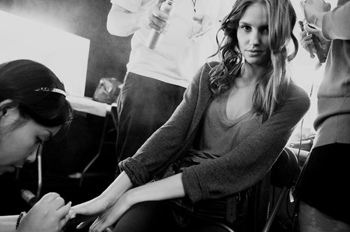 8 τεμπέλικα μυστικά ομορφιάς που θα σας κάνουν να κερδίσετε τον χρόνο 