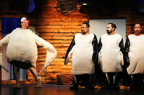 «Στην Κιβωτό στις οκτώ»: Τελευταίες παραστάσεις στο θέατρο Κάππα