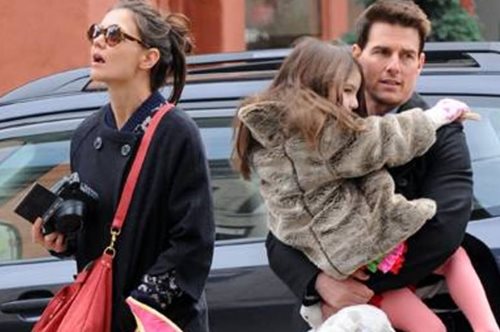 Η Σούρι Κρουζ μοιάζει όλο και περισσότερο στον μπαμπά της, Τομ, όσο μεγαλώνει