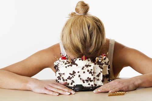 8 ανησυχητικά σημάδια ότι τρως περισσότερη ζάχαρη από αυτή που χρειάζεσαι