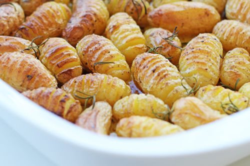 Πατάτες baby ραβδωτές με λεμόνι και δεντρολίβανο στο φούρνο. Κανείς δε μπορεί να φάει μόνο μία 