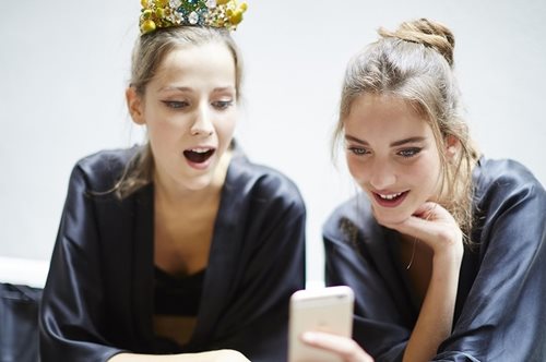 Ανοιξιάτικες εκπτώσεις έως 40% σε όλα τα προϊόντα ομορφιάς. Διαλέξαμε τα 10 πιο δελεαστικά