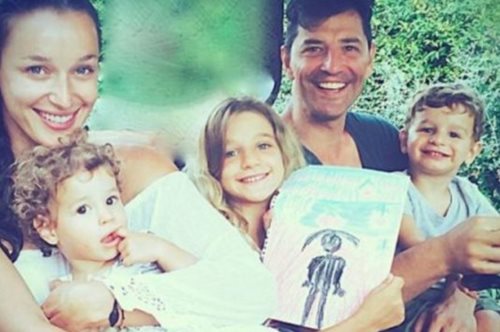 Σάκης Ρουβάς: Η υπέροχη φωτογραφία με τα παιδιά του, με αφορμή την γιορτή του πατέρα