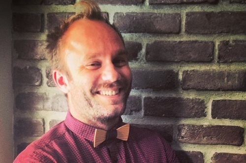 Ελληνικό Holly Wood: Τα ξύλινα χειροποίητα παπιγιόν είναι το νέο trend