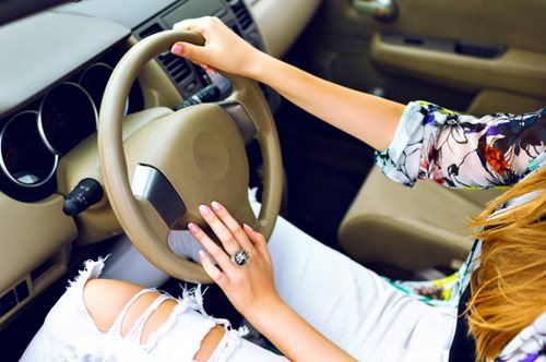 Με συνέλαβαν για βομβιστική ενέργεια επειδή έχω ένα από τα 10 ίδια αυτοκίνητα στην Ελλάδα