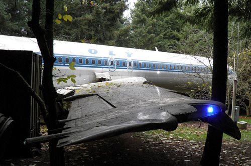 Γιατί αυτό το αεροπλάνο της Ολυμπιακής βρίσκεται σε ένα δάσος στο Όρεγκον των ΗΠΑ;