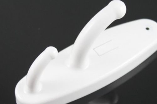 Aν δεις αυτή την κρεμάστρα σε δημόσια τουαλέτα φύγε όπως είσαι