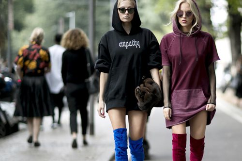 Αυτό το καλσόν διχάζει, όχι για το ύφος του αλλά για τον τρόπο που το φοράνε οι ψαγμένες