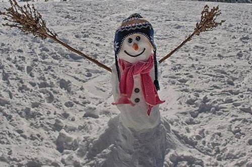 Η χτεσινή φωτογραφία από τον χιονισμένο Χελμό και «Ο Χιονάνθρωπος που δεν Ήθελε να Λιώσει»