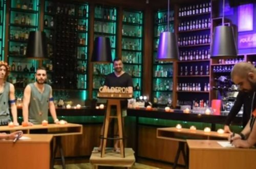 Μπεκρήδες εναντίον Μαϊντανών. Ένα καφέ στις Συκιές Θεσσαλονίκης σατιρίζει το Survivor