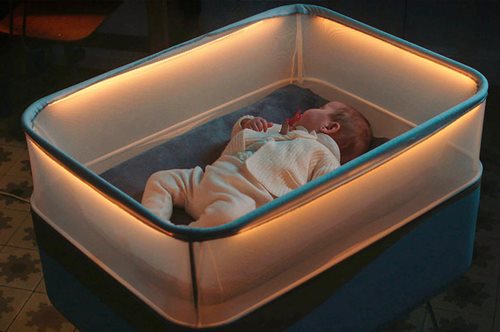 Η ασύλληπτη κούνια της Ford που κοιμίζει τα μωρά σαν να βρίσκονται σε αυτοκίνητο