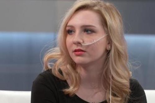 H 17χρονη που δεν μπορεί να χωνέψει το φαγητό της