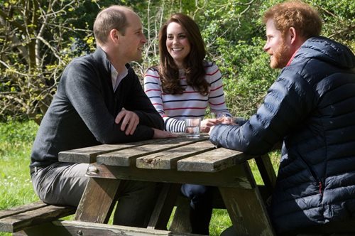 Γουίλιαμ και Χάρι μιλούν για πρώτη φορά ανοιχτά για την απώλεια της μητέρας τους, παρουσία της Κέιτ