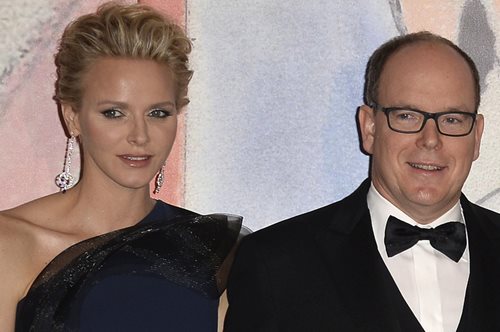 To απίστευτο επιχείρημα του πρίγκιπα Αλβέρτο, προσπαθώντας να πείσει γυναίκα να κοιμηθεί μαζί του