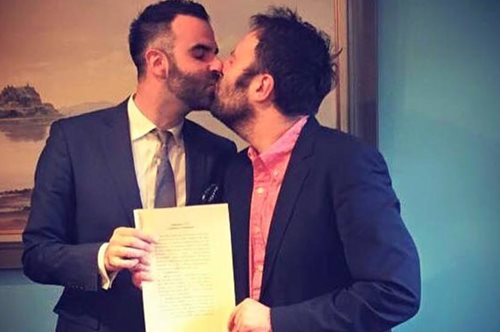 Ο Αύγουστος Κορτώ και ο σύντροφός του υπέγραψαν σύμφωνο συμβίωσης