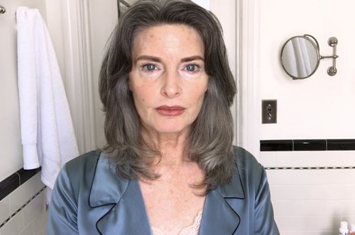 Ένα σούπερ μόντελ των 80s μοιράζεται μαζί σου τα μυστικά ομορφιάς της 5άλεπτης πρωινής ρουτίνα της 