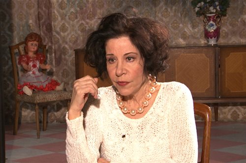 «Όταν άκουσε η μάνα μου ότι έγινα ηθοποιός, λιποθύμησε». Η Μίνα Αδαμάκη έπαιζε θέατρο με ψευδώνυμο