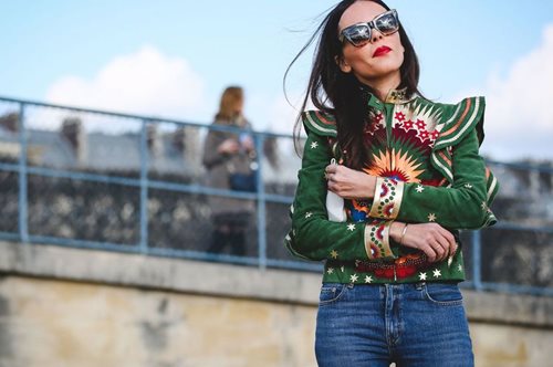 To νέο παντελόνι - οφθαλμαπάτη πουλάει σαν τρελό. Mα είναι δυνατόν να βγεις έτσι στον δρόμο;