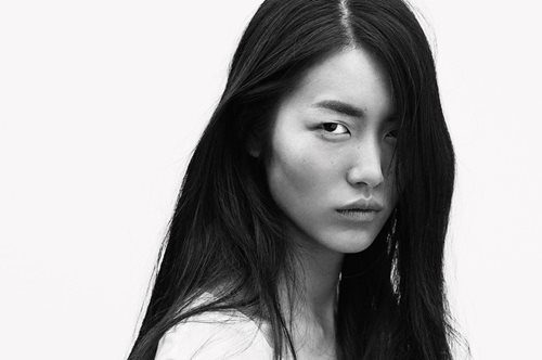 Ποιος Έλληνας σχεδιαστής έντυσε το μοντέλο Liu Wen στο ετήσιο Met Gala της Νέας Υόρκης; 