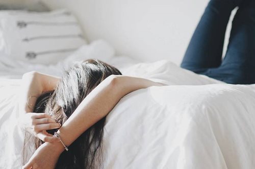 Μια κίνηση που θα κάνεις κάθε βράδυ πριν τον ύπνο θα μεταμορφώσει το σώμα σου σε χρόνο μηδέν