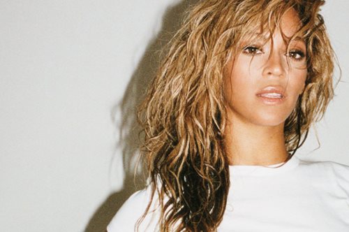 Εννοείται ότι το T-Shirt που φόρεσε η Beyonce στην εγκυμοσύνη της ξεπούλησε αμέσως