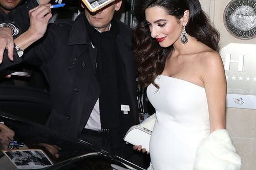 Το αξεπέραστο στυλ της Αμάλ Κλούνεϊ κατά΄τη διάρκεια της εγκυμοσύνης της 