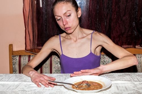 Η ψεύτικα ευτυχισμένη ζωή 4 επιτυχημένων γυναικών που δίνουν μάχη με την ανορεξία