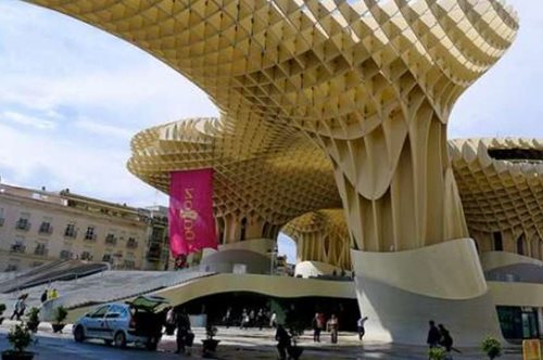 Αυτή η γιγαντιαία «κηρήθρα» είναι η μεγαλύτερη ξύλινη κατασκευή του κόσμου 