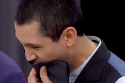 Ο Σωτήρης Κοντιζάς έφτυσε φαγητό διαγωνιζόμενου την ώρα της κριτικής στο Master Chef