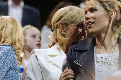 Ποια είναι η Τιφέν Οζιέρ, η κόρη της Τρονιέ που εργάστηκε στην προεκλογική εκστρατεία του Μακρόν