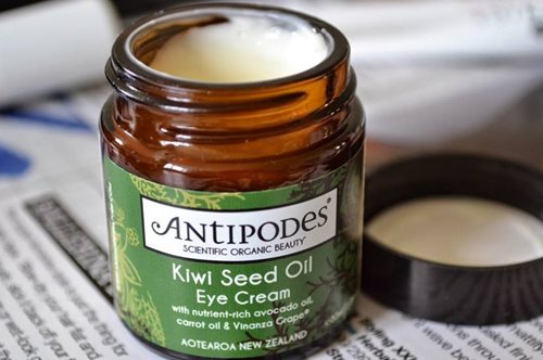  Η κρέμα ματιών Antipodes Kiwi Seed Oil διεγείρει το κολλαγόνο έως 82%