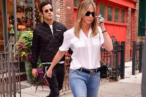 Oι celebrities μόλις εγκατέλειψαν τα τζιν γι' αυτό το παντελόνι