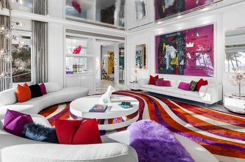 Μέσα στο εκκωφαντικά πολύχρωμο σπίτι του Tommy Hilfinger στη Φλόριντα