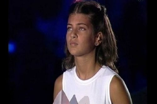 20 χρόνια μετά: Το κορίτσι της φλόγας των Ολυμπιακών Αγώνων του 2004 είναι μια πανέμορφη επιστήμονας