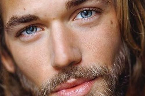 10 trends που οι γυναίκες σιχαίνονται να βλέπουν να φορούν οι άντρες  