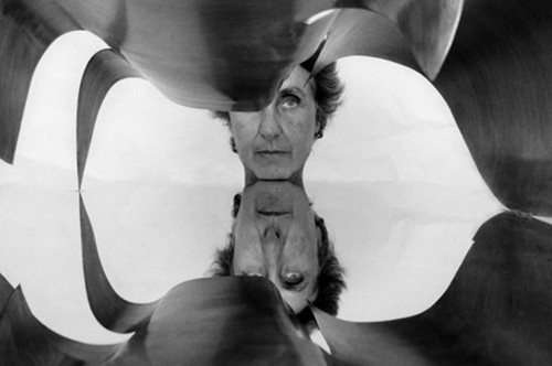 Η ζωή της Ελληνίδας γλύπτριας Άλεξ Μυλωνά ήταν γεμάτη φως