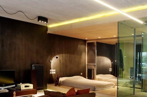 Υπέροχη μετατροπή ισογείου σε minimal κατοικία και επαγγελματικό χώρο στη Θεσσαλονίκη