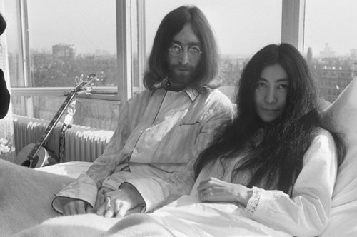 Την ημέρα που ο Τζον Λένον και η Γιόκο Όνο ξάπλωσαν στο κρεβάτι και τρέλαναν τους δημοσιογράφους