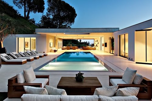 Η Jennifer Aniston μένει σε ένα από τα ομορφότερα σπίτια του Hollywood και εμείς μένουμε άφωνοι