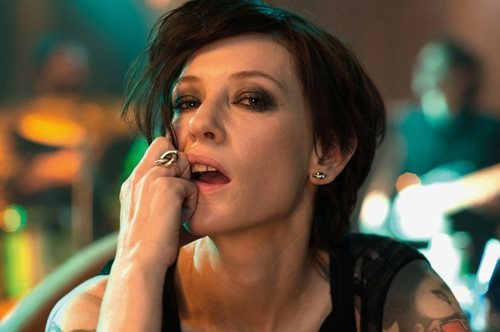 Τι κάνει η Κέιτ Μπλάνσετ σήμερα στην οδό Πειραιώς; 