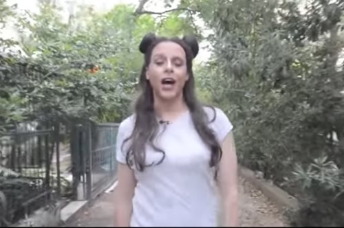 Ο Δημήτρης Μακαλιάς τρολάρει την Μάντισσα της Μαρίνας Σάττι επειδή αυτή του το ζήτησε