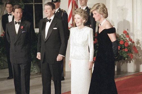 Ο Κάρολος δεν άντεχε τη Νταϊάνα. Επιστολές αποκαλύπτουν περισσότερα για τον προβληματικό γάμο τους