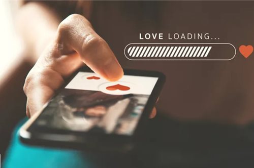 5 τρόποι για να καταλάβεις αν αρέσεις σε κάποιον που γνώρισες στο διαδίκτυο