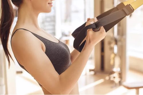 Έχεις μεγάλο στήθος και σε ενοχλεί; Το workout που θα σε βοηθήσει να απαλλαγείς από το περιττό λίπος