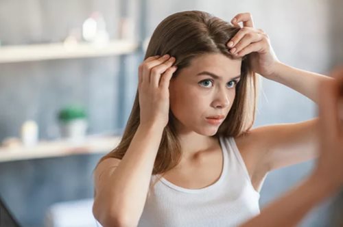 Μήπως έχεις πρόωρο γκριζάρισμα μαλλιών; Γεγονότα που σχετίζονται με τα γκρίζα μαλλιά