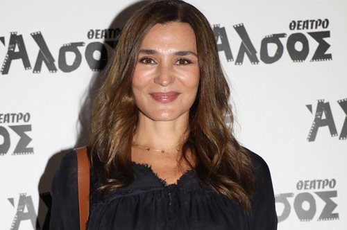 Ένας άλλος άνθρωπος: Όταν η Μαρία Ναυπλιώτου πόζαρε στον φακό με κατάξανθα μαλλιά