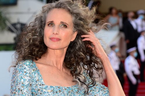 «Ξυπνούσα μέσα στη νύχτα για να δω αν η μαμά μου είχε θυμηθεί να σβήσει τα τσιγάρα της»