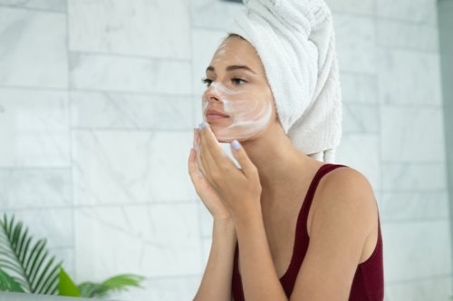 Το viral video που θα σε πείσει γιατί ο διπλός καθαρισμός είναι τόσο σημαντικός για το πρόσωπό σου